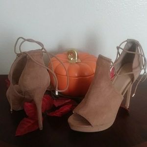Tan Heels Size 8